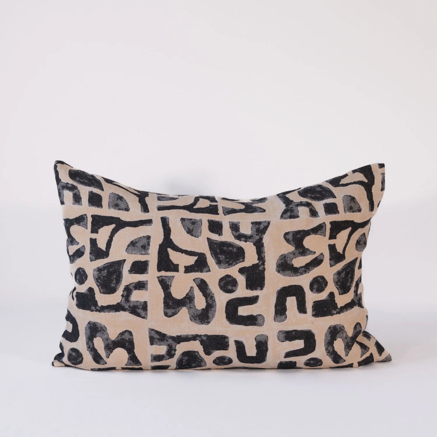 Cushion in Shell & Charcoal