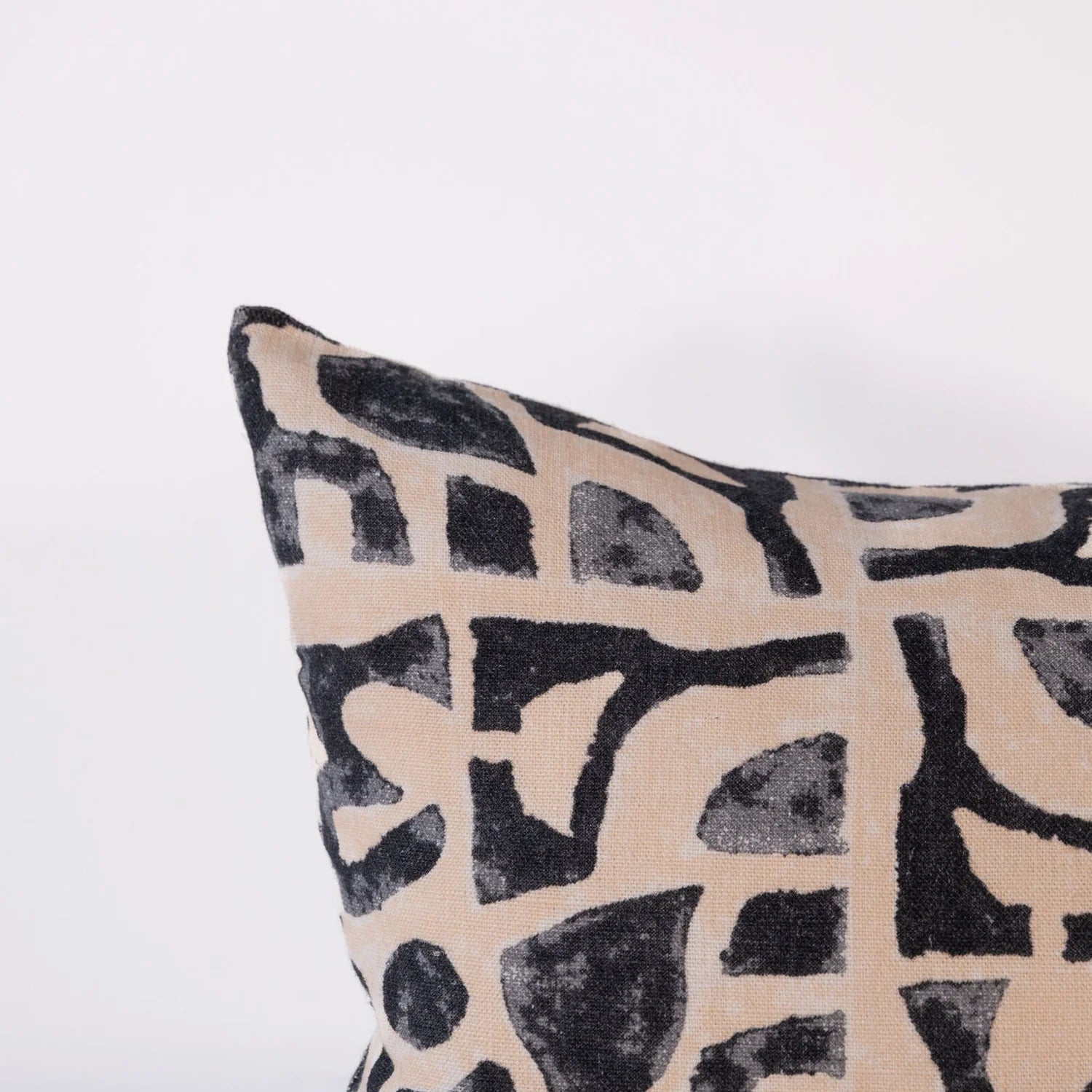 Cushion in Shell & Charcoal